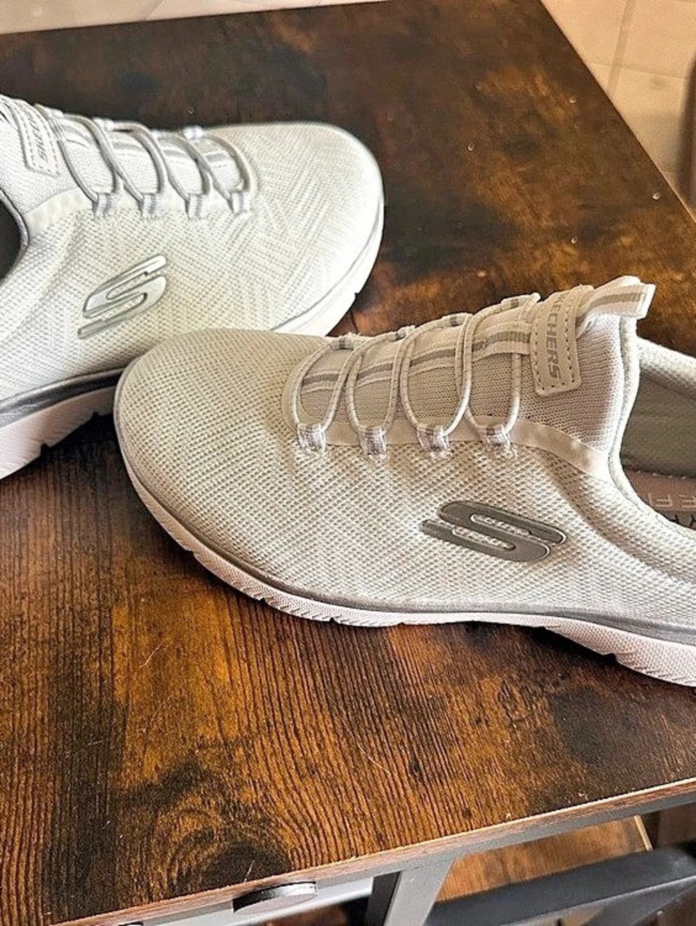 Skechers Summits - Artistry Chic Women's White Athletic Shoes US 8.5
